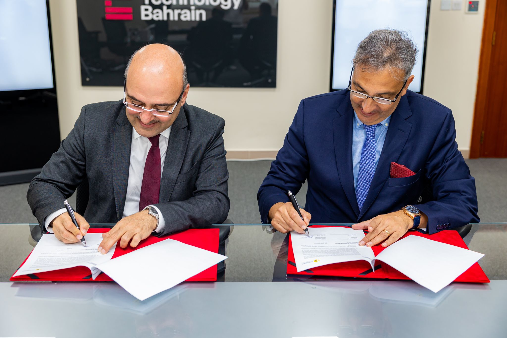 UTB and École Hexagone partnership signature