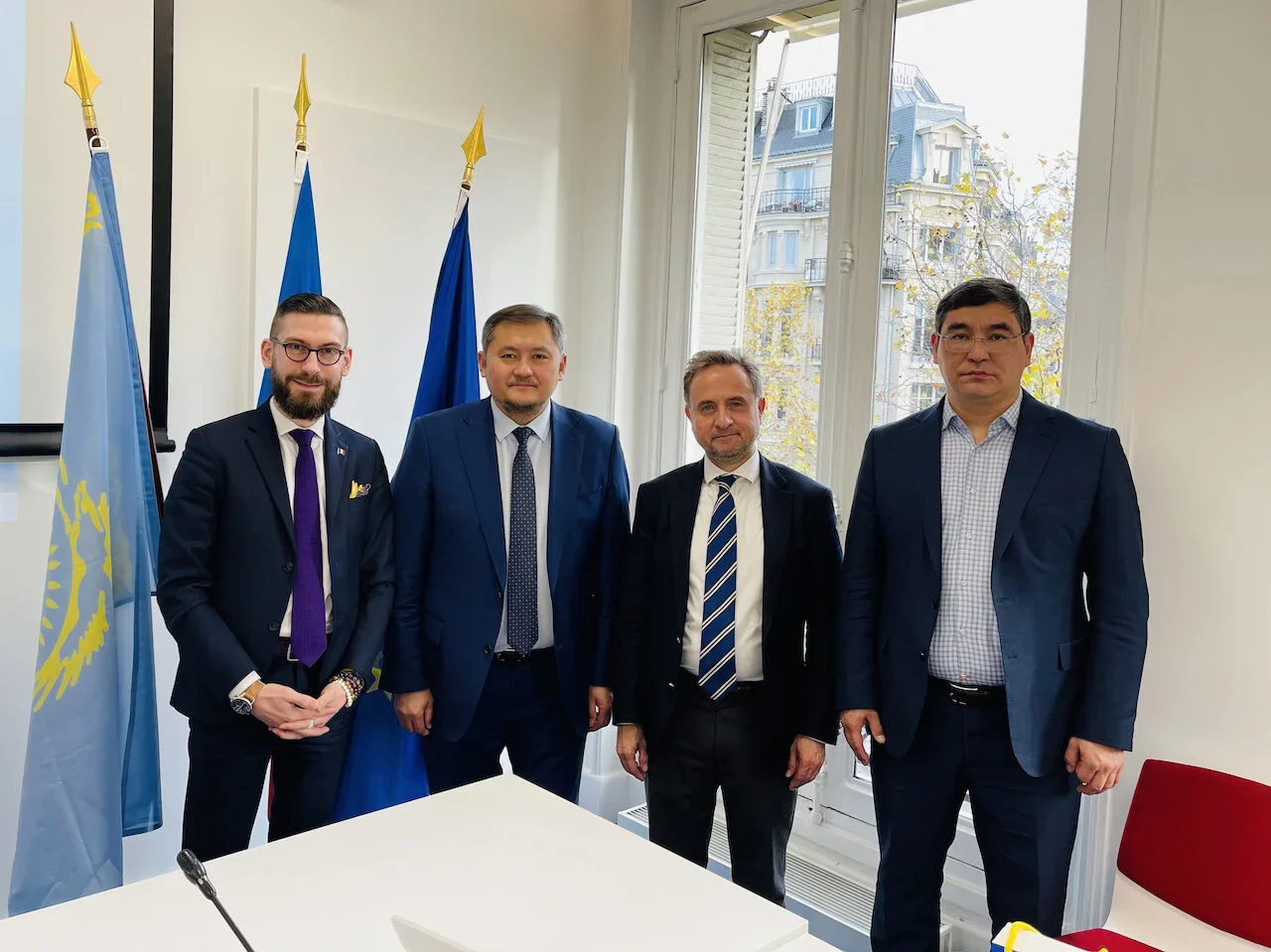 Messieurs Sayasat NURBEK, Kuanysh A.&nbsp;YERGALIYEV, Didier VIDAL et le président de l’École