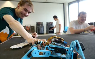 Les équipements du FabLab avec les imprimantes 3D